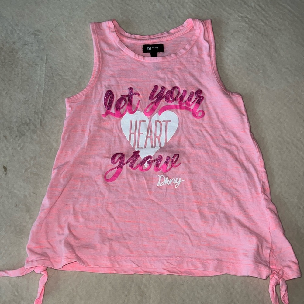 Super cute DKNY tank 8/10